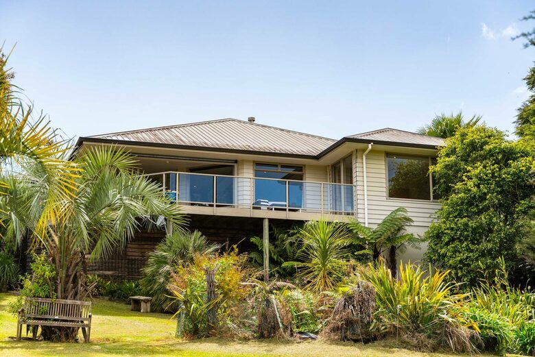 Pebblebrooke Views | A Tasteful Country Retreat in Mangawhai - Mangawhai, New Zealand