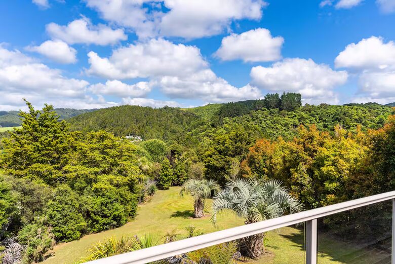 Pebblebrooke Views | A Tasteful Country Retreat in Mangawhai - Mangawhai, New Zealand
