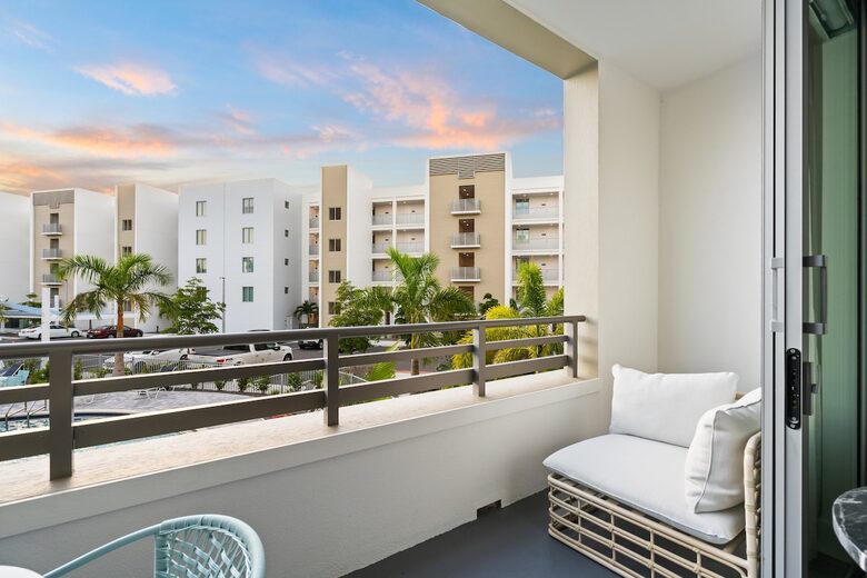 Peaceful Poolside Retreat by the Bay - Sarasota, Florida