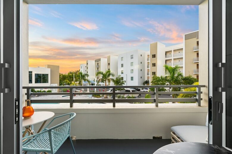 Peaceful Poolside Retreat by the Bay - Sarasota, Florida