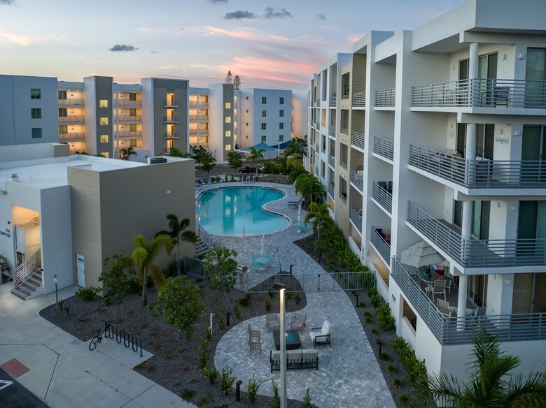 Peaceful Poolside Retreat by the Bay - Sarasota, Florida