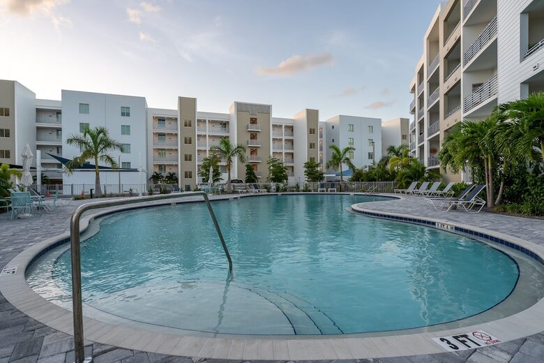 Peaceful Poolside Retreat by the Bay - Sarasota, Florida