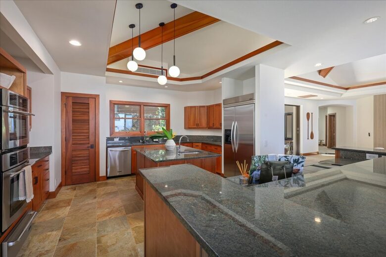 Ultra-Luxury Living on the Kona Coast - Kealakekua, Hawaii