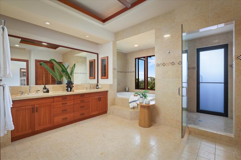 Ultra-Luxury Living on the Kona Coast - Kealakekua, Hawaii