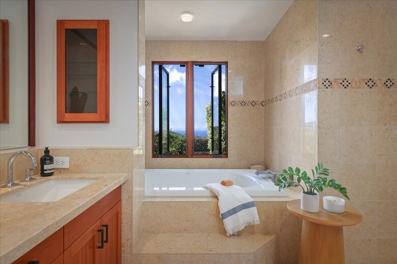 Ultra-Luxury Living on the Kona Coast - Kealakekua, Hawaii