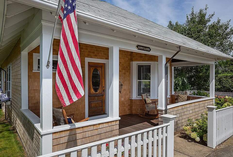 Charming Cottage Escape in the Heart of Nantucket - Nantucket, Massachusetts
