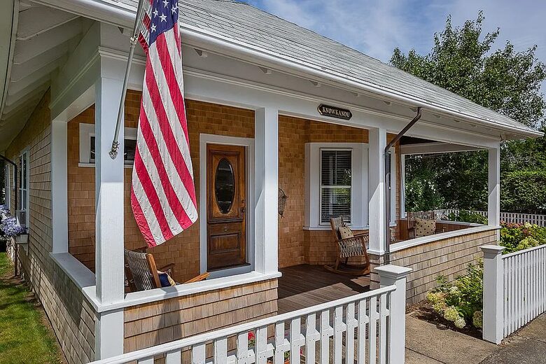 Charming Cottage Escape in the Heart of Nantucket - Nantucket, Massachusetts