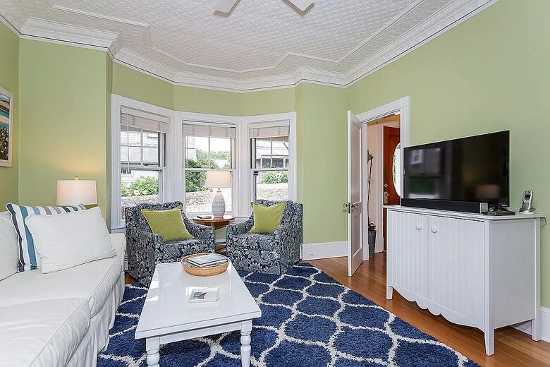 Charming Cottage Escape in the Heart of Nantucket - Nantucket, Massachusetts