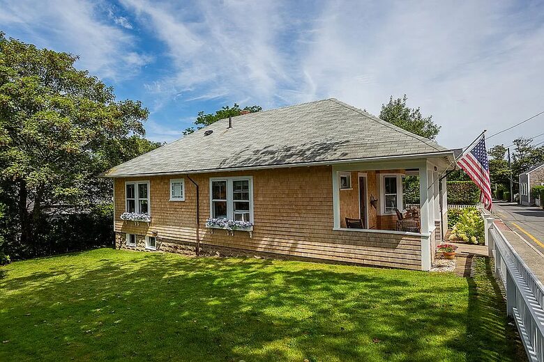Charming Cottage Escape in the Heart of Nantucket - Nantucket, Massachusetts