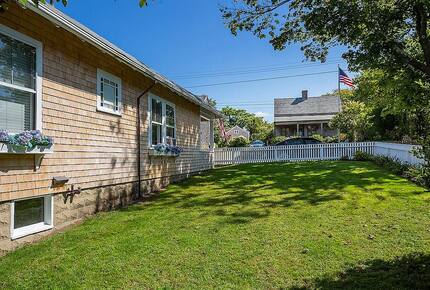 Charming Cottage Escape in the Heart of Nantucket - Nantucket, Massachusetts