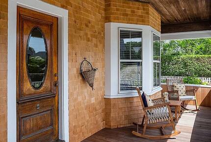 Charming Cottage Escape in the Heart of Nantucket - Nantucket, Massachusetts