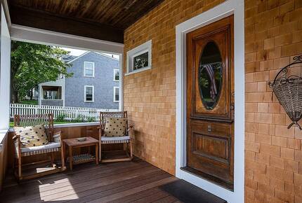 Charming Cottage Escape in the Heart of Nantucket - Nantucket, Massachusetts