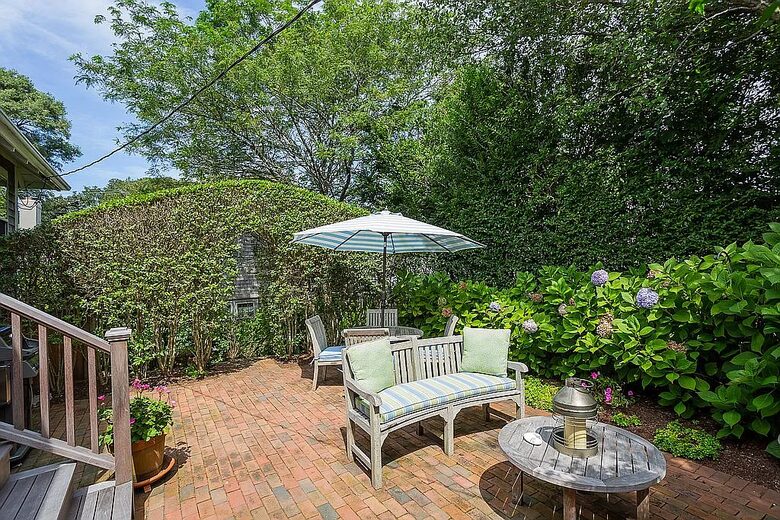 Charming Cottage Escape in the Heart of Nantucket - Nantucket, Massachusetts