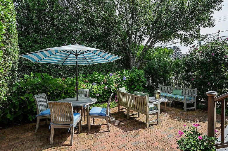 Charming Cottage Escape in the Heart of Nantucket - Nantucket, Massachusetts