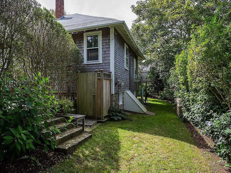 Charming Cottage Escape in the Heart of Nantucket - Nantucket, Massachusetts