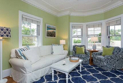 Charming Cottage Escape in the Heart of Nantucket - Nantucket, Massachusetts