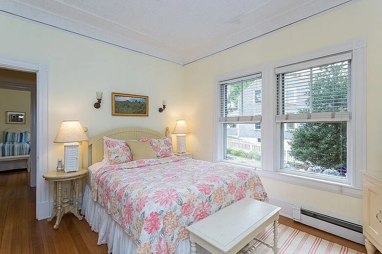 Charming Cottage Escape in the Heart of Nantucket - Nantucket, Massachusetts