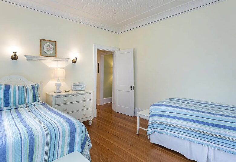 Charming Cottage Escape in the Heart of Nantucket - Nantucket, Massachusetts
