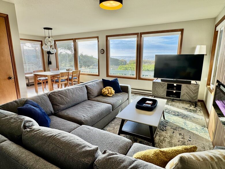 Cozy Coastal Retreat at Rockaway Beach - Rockaway Beach, Oregon