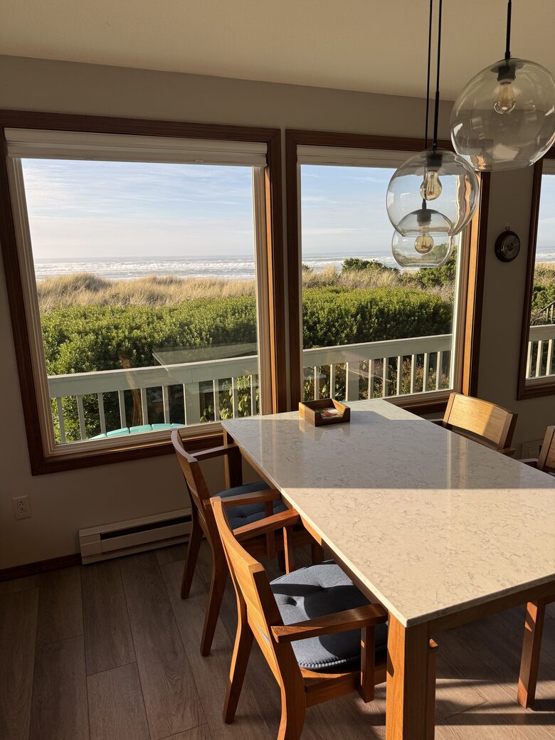 Cozy Coastal Retreat at Rockaway Beach - Rockaway Beach, Oregon
