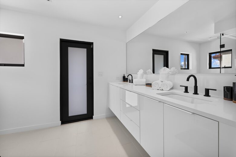 Intracoastal Grandeur | A Premier Waterfront Retreat in Fort Lauderdale - Fort Lauderdale, Florida