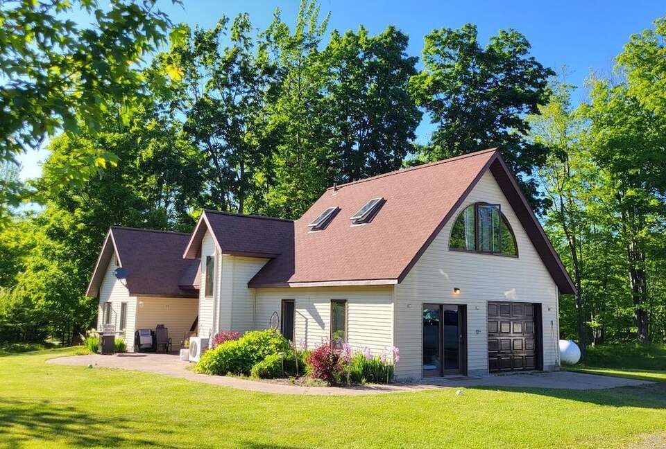 Relaxed Country Living Minutes from Lake Superior - L'Anse, Michigan