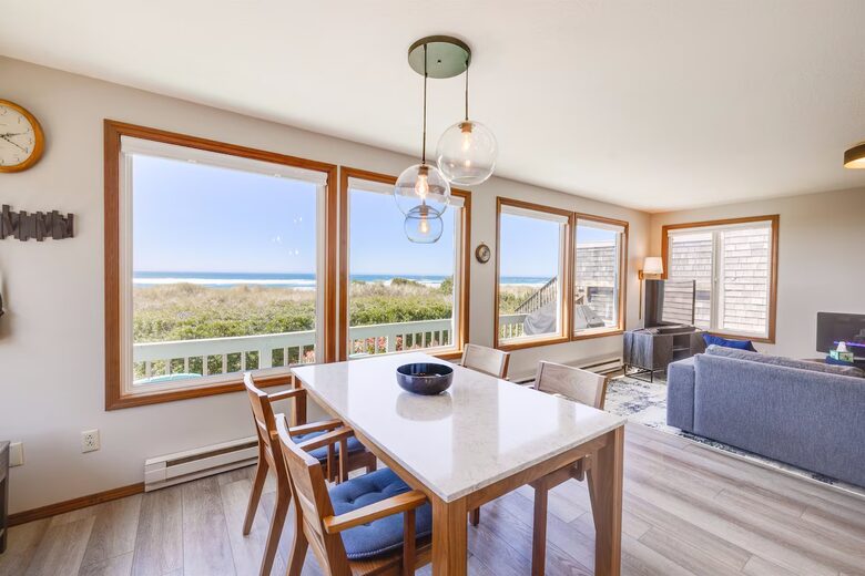 Cozy Coastal Retreat at Rockaway Beach - Rockaway Beach, Oregon