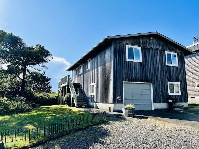 Cozy Coastal Retreat at Rockaway Beach - Rockaway Beach, Oregon