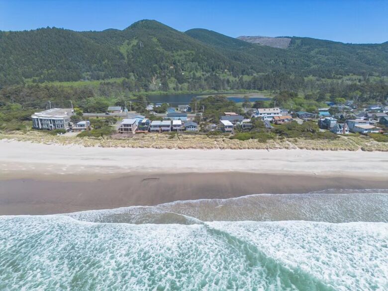 Cozy Coastal Retreat at Rockaway Beach - Rockaway Beach, Oregon