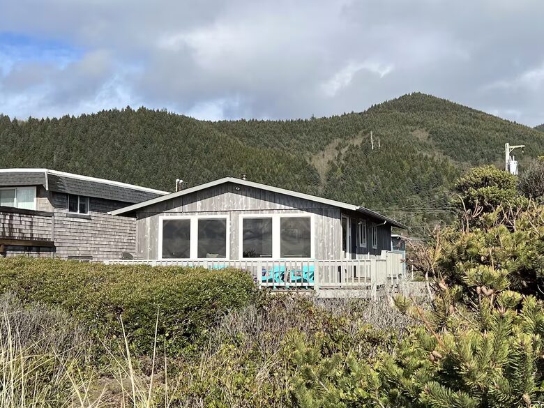 Cozy Coastal Retreat at Rockaway Beach - Rockaway Beach, Oregon