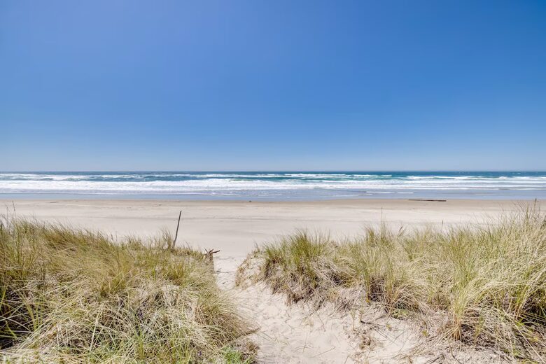 Cozy Coastal Retreat at Rockaway Beach - Rockaway Beach, Oregon