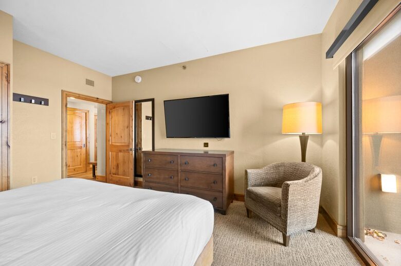 Ground-Level Condo in Park City’s Canyons Village with Panoramic Vistas - Park City, Utah