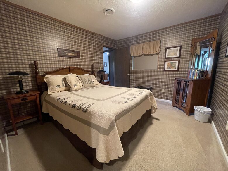Front bedroom w/ queen sized bed