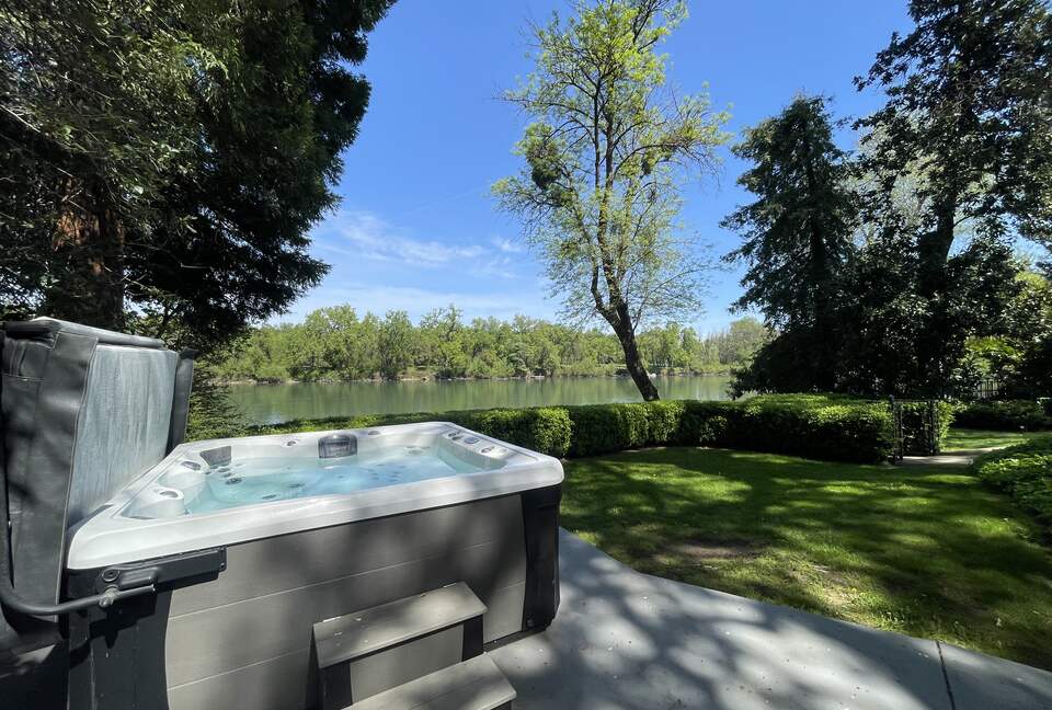 Hot tub with amazing view of the Sacramento River