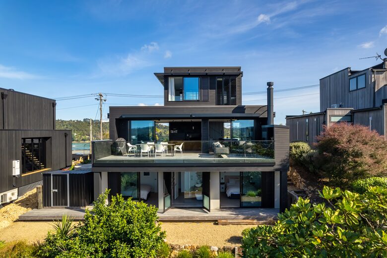 Contemporary Coastal Elegance on Waiheke Island - Waiheke Island, New Zealand