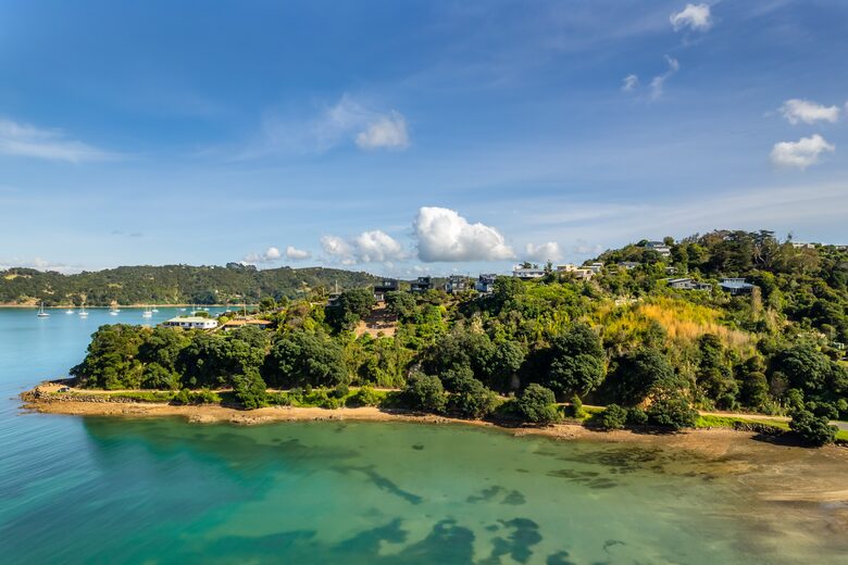 Contemporary Coastal Elegance on Waiheke Island - Waiheke Island, New Zealand