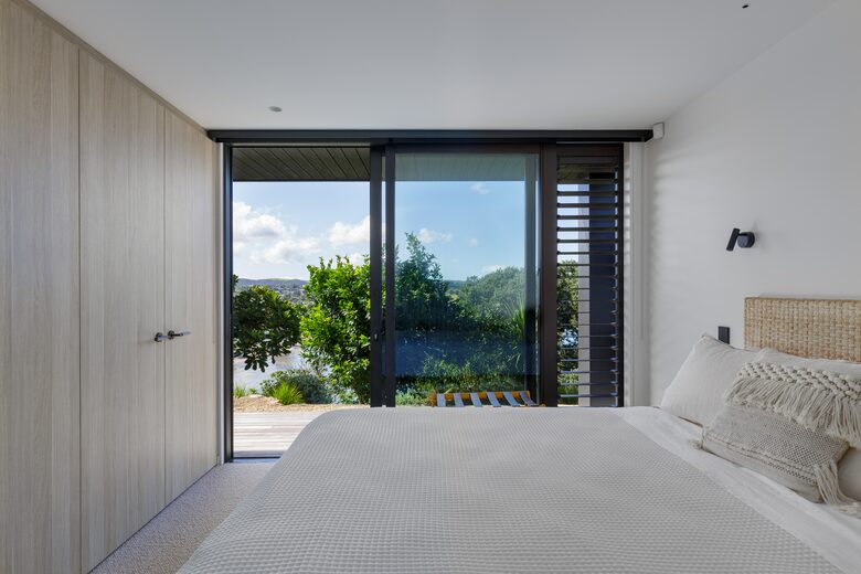 Guest Bedroom with Queen bed