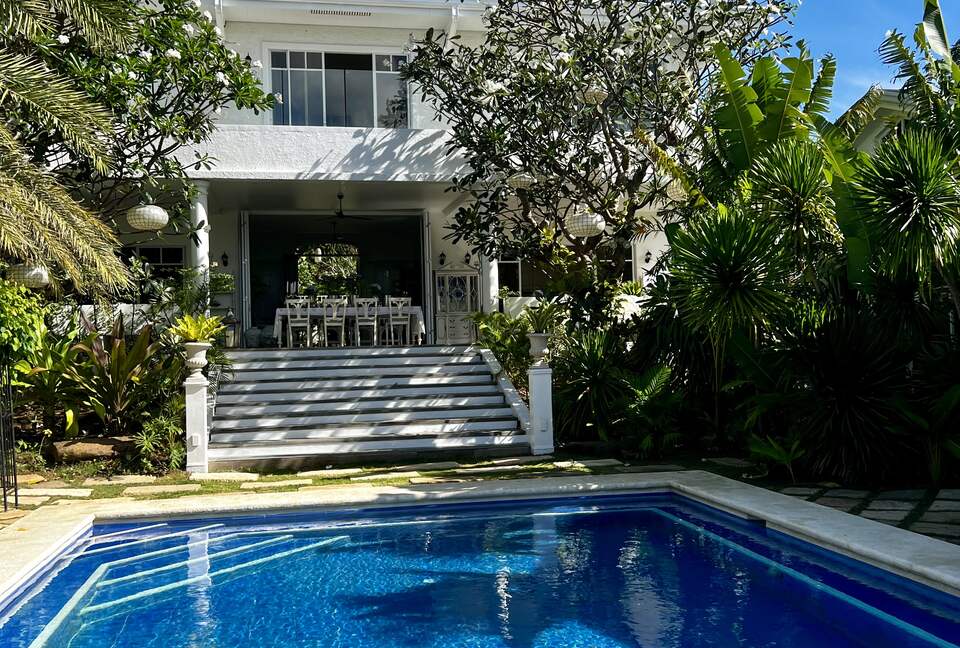 Villa La Nuvola, a seaside sanctuary. - Manila (Greater Manila), Philippines