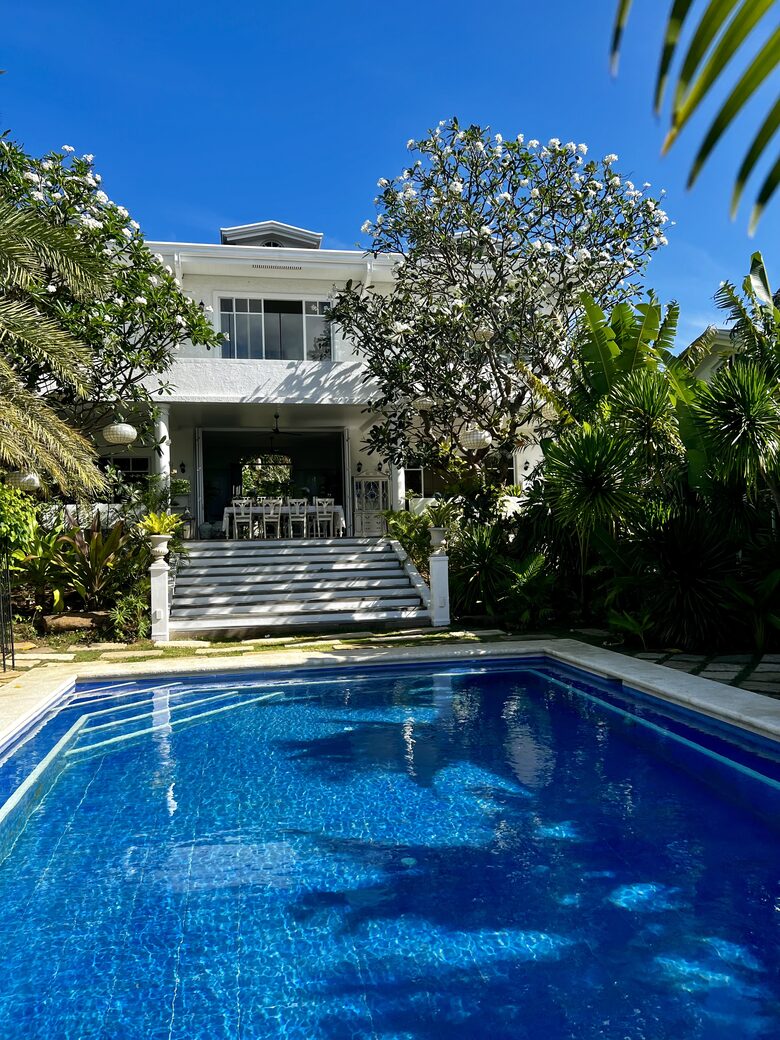 Villa La Nuvola, a seaside sanctuary. - Manila (Greater Manila), Philippines
