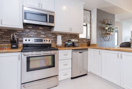 Sixth-Floor Oceanfront Retreat with Expansive Patio & Golf Access - Puerto Penasco, Mexico