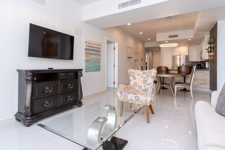 Sixth-Floor Oceanfront Retreat with Expansive Patio & Golf Access - Puerto Penasco, Mexico