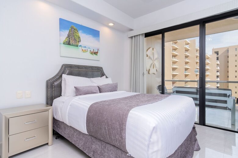 Sixth-Floor Oceanfront Retreat with Expansive Patio & Golf Access - Puerto Penasco, Mexico