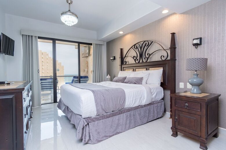 Sixth-Floor Oceanfront Retreat with Expansive Patio & Golf Access - Puerto Penasco, Mexico