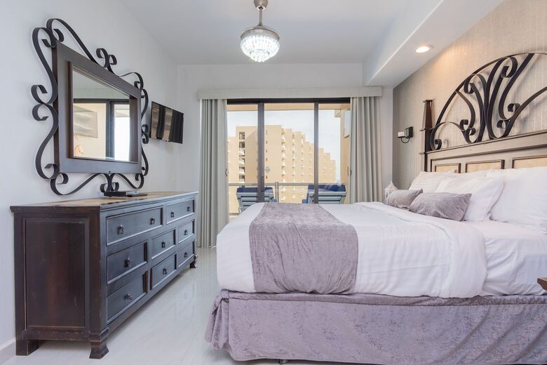 Sixth-Floor Oceanfront Retreat with Expansive Patio & Golf Access - Puerto Penasco, Mexico