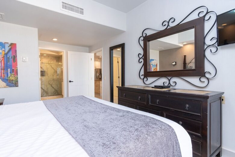 Sixth-Floor Oceanfront Retreat with Expansive Patio & Golf Access - Puerto Penasco, Mexico