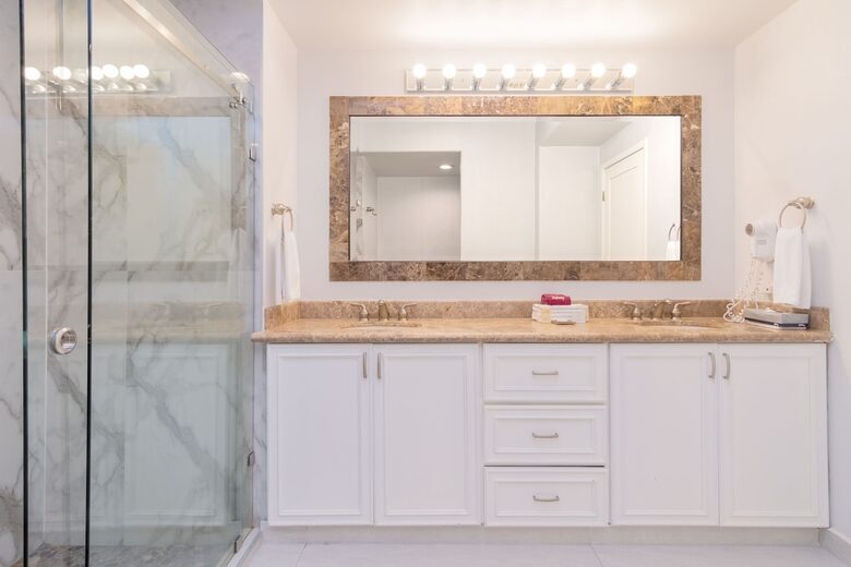 Sixth-Floor Oceanfront Retreat with Expansive Patio & Golf Access - Puerto Penasco, Mexico