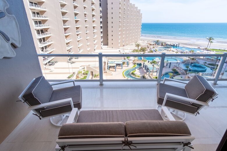 Sixth-Floor Oceanfront Retreat with Expansive Patio & Golf Access - Puerto Penasco, Mexico