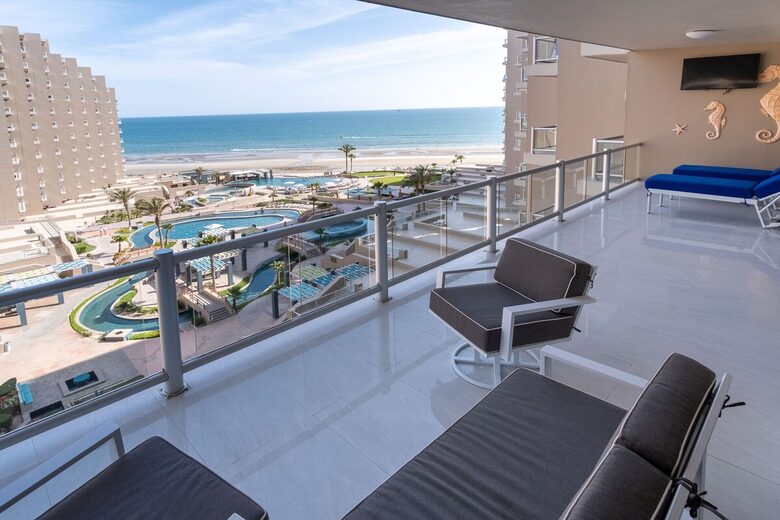 Sixth-Floor Oceanfront Retreat with Expansive Patio & Golf Access - Puerto Penasco, Mexico