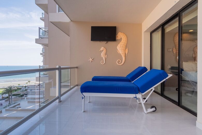 Sixth-Floor Oceanfront Retreat with Expansive Patio & Golf Access - Puerto Penasco, Mexico