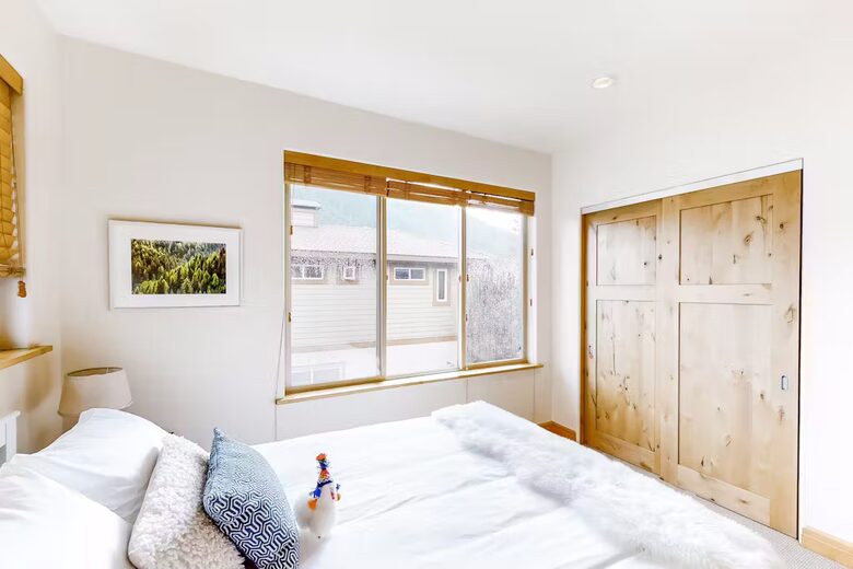 Stylish Sun Valley Retreat Near Slopes, Trails & Downtown Charm - Ketchum, Idaho